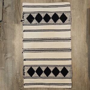 Black and White Geometric Patterned Rug